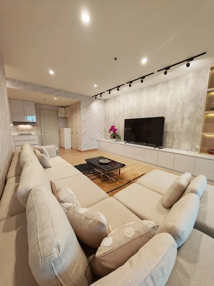 For rent: Baan Sathorn-Chaophraya, 3 bedrooms, spacious living area, great location, beautiful view. Book now!
