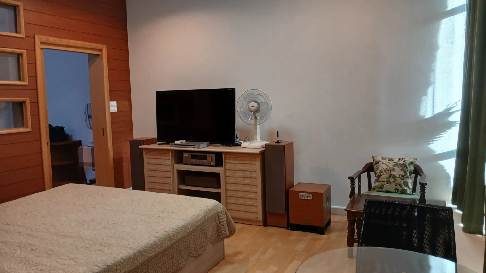 For rent: Baan Sathorn-Chaophraya, high floor, fully furnished, spacious and comfortable room. Reserve now, don't miss out+++