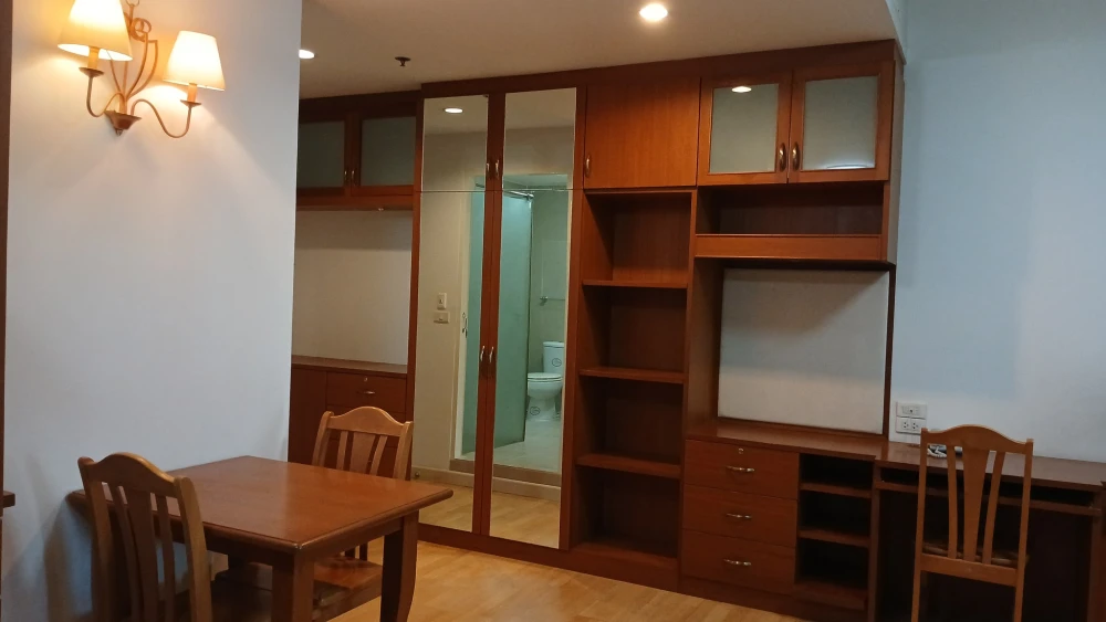 For rent: Baan Sathorn-Chaophraya, high floor, fully furnished, spacious and comfortable room. Reserve now, don't miss out+++