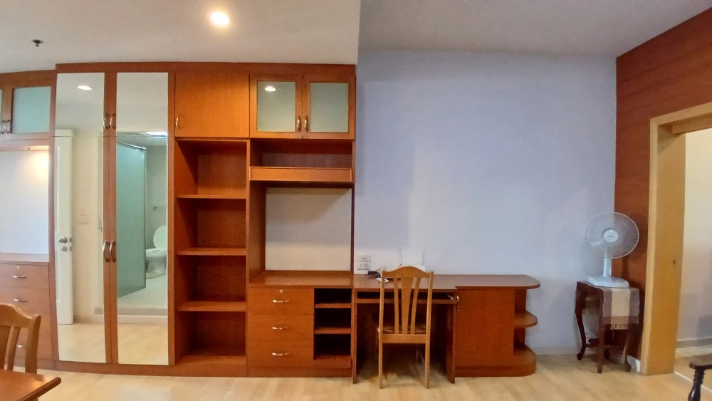 For rent: Baan Sathorn-Chaophraya, high floor, fully furnished, spacious and comfortable room. Reserve now, don't miss out+++