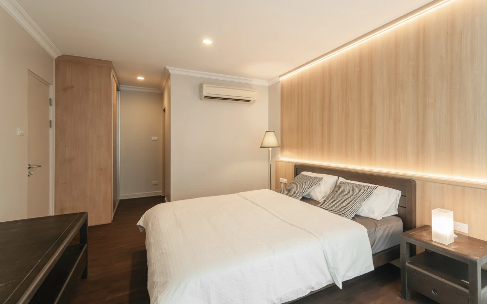 For rent: BAAN SIRI Sukhumvit Soi 10, 3rd floor, garden view, quiet and private, well-furnished, reserve now!