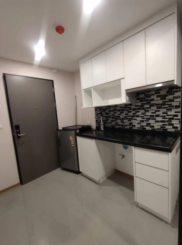 For rent: Bangkok Horizon Lite @ Phetkasem 48, a nice room, fully furnished, just bring your bags and move in.