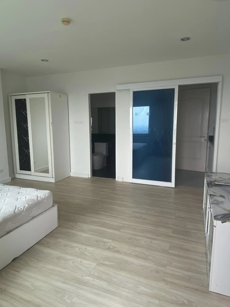 For rent: Bangkok Horizon Phetkasem. Nice room, fully furnished, high floor, affordable price. Book now!