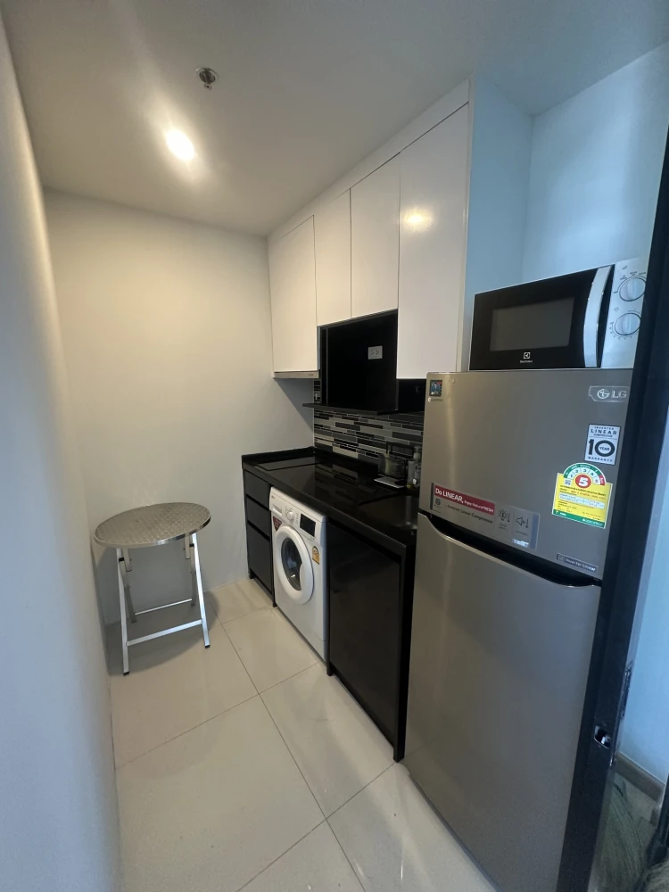 For rent: Bangkok Horizon Sathorn-Narathiwas. Ready to move in, fully furnished, high floor, unobstructed view overlooking Narathiwas Road. Book now b