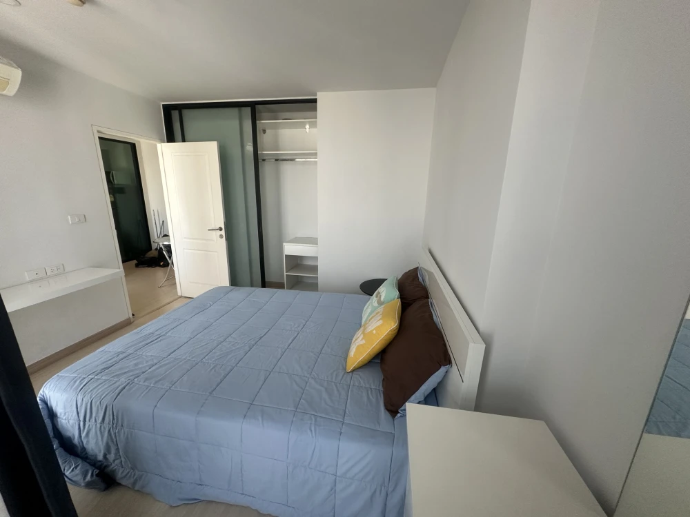 For rent: Bangkok Horizon Sathorn-Narathiwas. Ready to move in, fully furnished, high floor, unobstructed view overlooking Narathiwas Road. Book now b