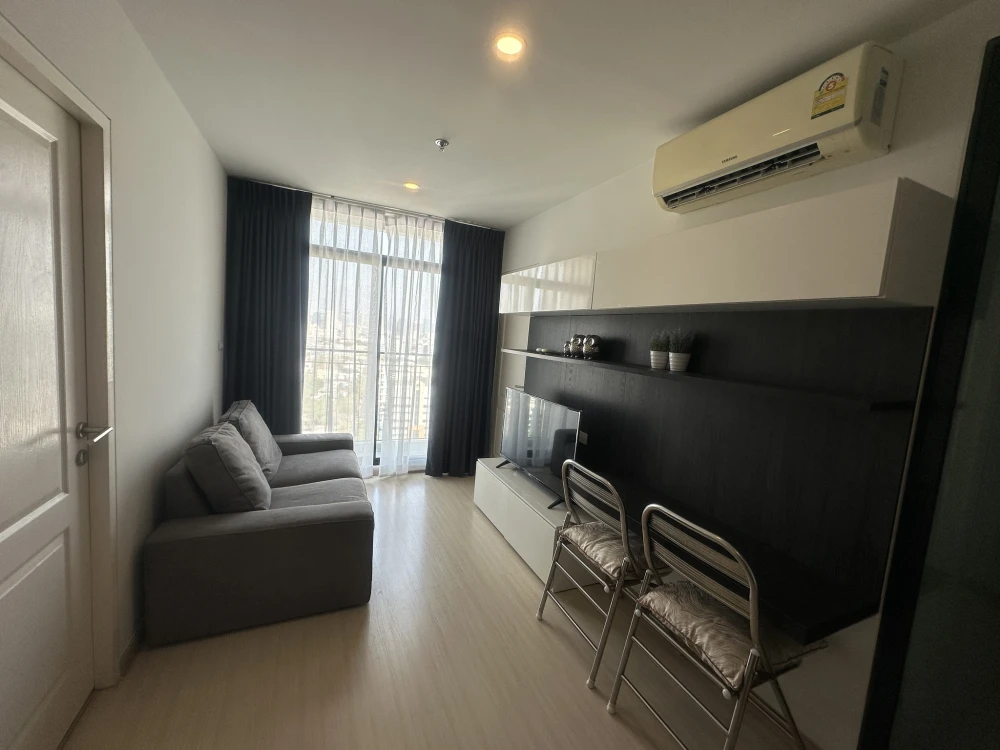 For rent: Bangkok Horizon Sathorn-Narathiwas. Ready to move in, fully furnished, high floor, unobstructed view overlooking Narathiwas Road. Book now b