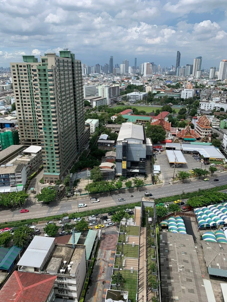For rent: Bangkok Horizon Ratchada-Tha Phra. Very high floor unit, super cool loft style decoration. Don't miss out!