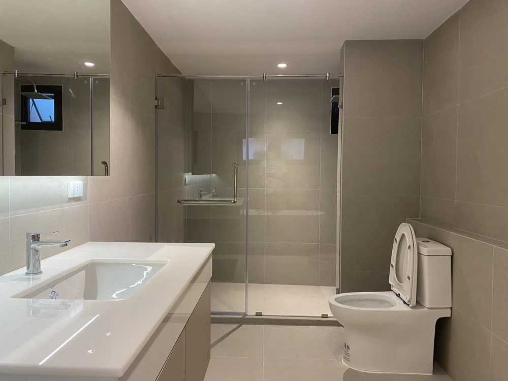 For rent Baxtor Phahon Yothin 14, spacious room, fully furnished, ready to move in, and has a wide balcony, can keep pets, hurry and book now.