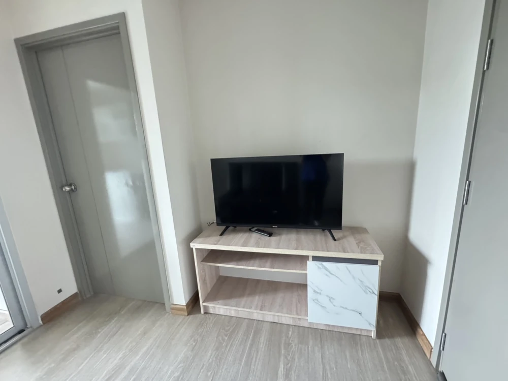 For rent: Be Condo Paholyothin, 5th floor, fully furnished room, ready to move in. Reserve now, don't wait.