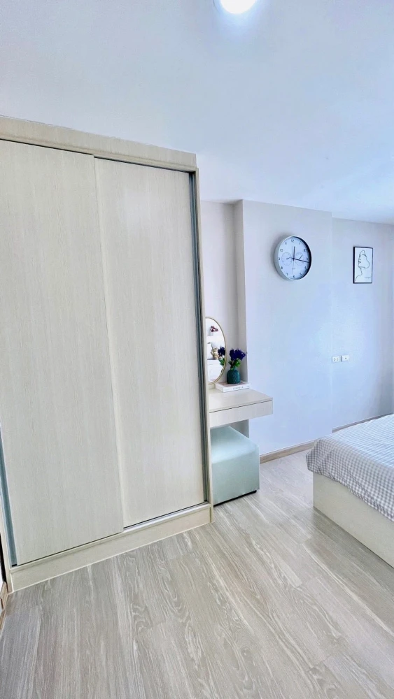 Be Condo Paholyothin for rent. Spacious and comfortable room, fully furnished with appliances. Book now, don't miss out!