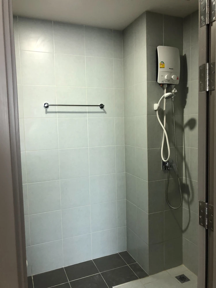 For rent: Be Condo Paholyothin, spacious room, lots of usable space, good location, at a great price. Don't miss it.