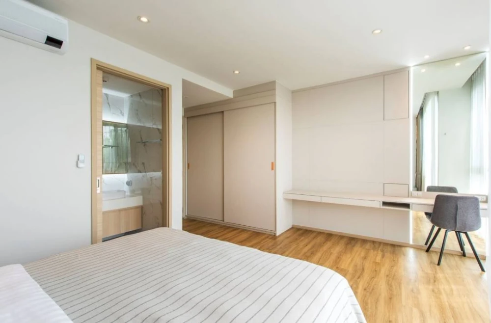 For rent: Bearing Residence, 3 bedrooms, spacious living area, fully furnished. Don't miss out!