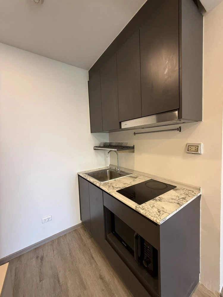 For rent at Beat Bangwa Interchange. Nice room, not too high floor, fully furnished with appliances. Book now!