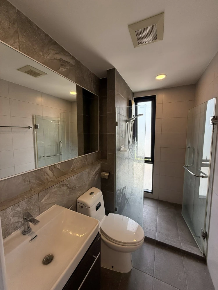 For rent at Beat Bangwa Interchange. Nice room, not too high floor, fully furnished with appliances. Book now!