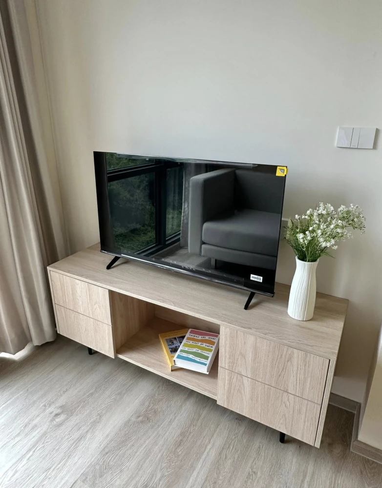 Beat Sukhumvit condo for rent. Beautifully decorated with built-in furniture throughout. Fully furnished. Book now!