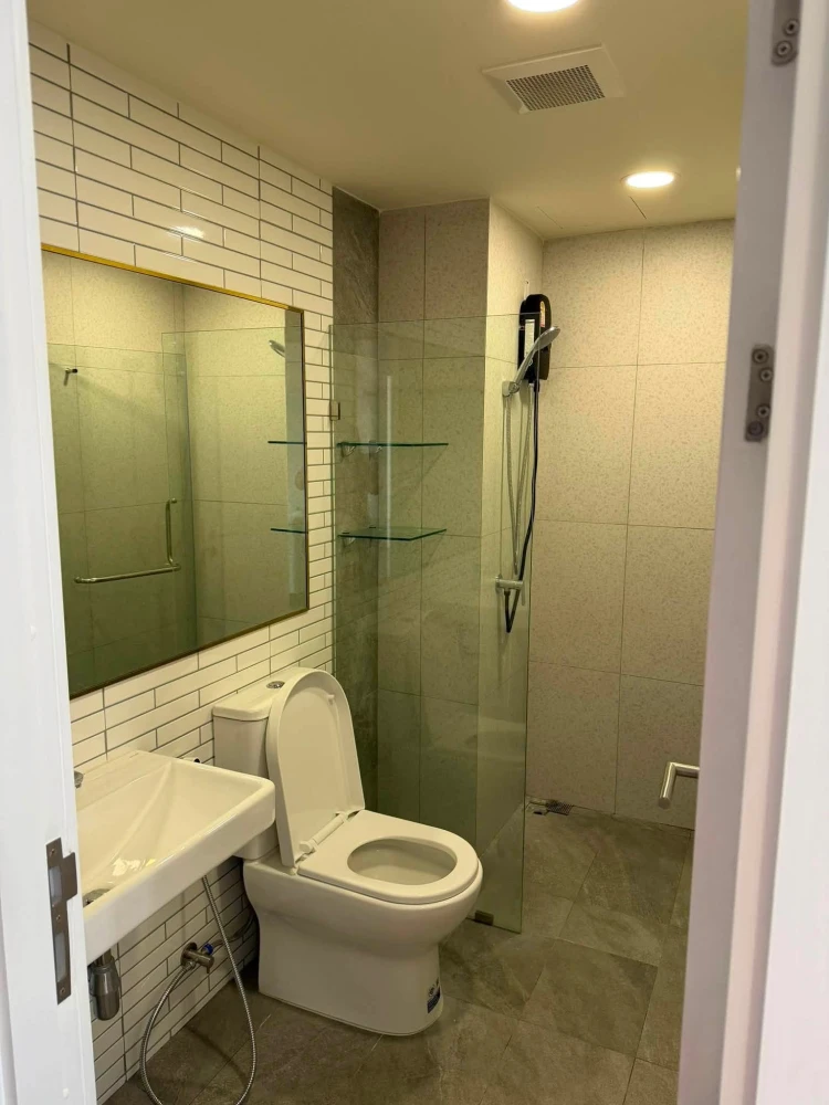 Beat Sukhumvit 1 Bedroom Plus condo for rent. Move-in ready (beautiful view, pool view).