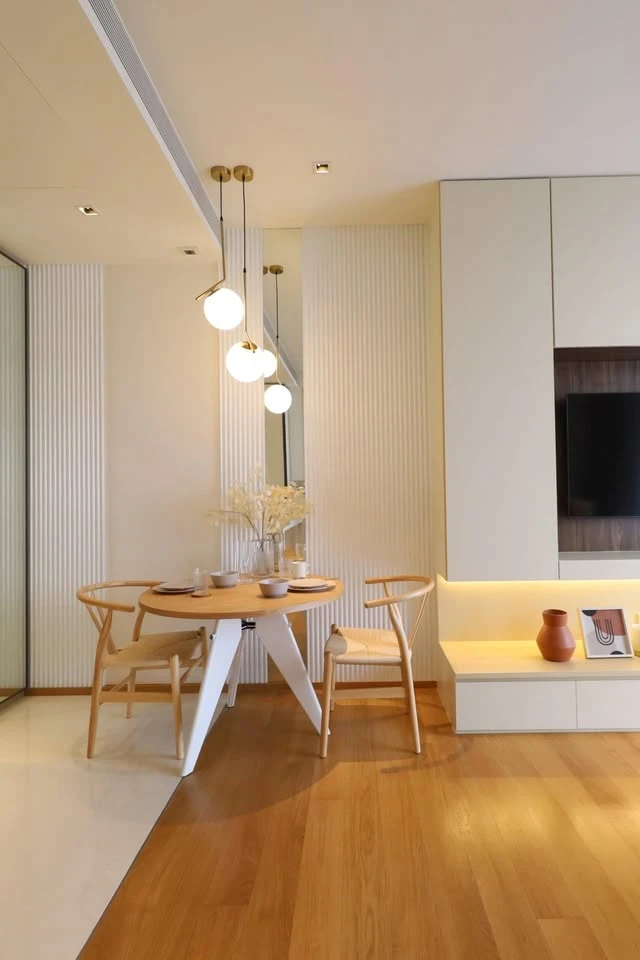 For rent: Beatniq Sukhumvit 32, high floor room, spacious and comfortable, built-in decoration, looks very good, must book.