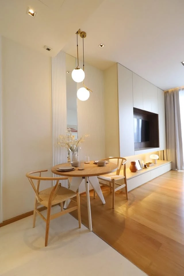 For rent: Beatniq Sukhumvit 32, high floor room, spacious and comfortable, built-in decoration, looks very good, must book.