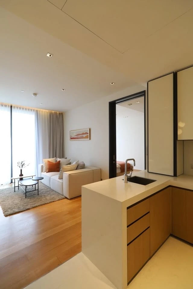 For rent: Beatniq Sukhumvit 32, high floor room, spacious and comfortable, built-in decoration, looks very good, must book.
