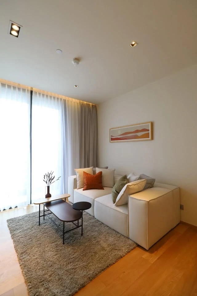 For rent: Beatniq Sukhumvit 32, high floor room, spacious and comfortable, built-in decoration, looks very good, must book.