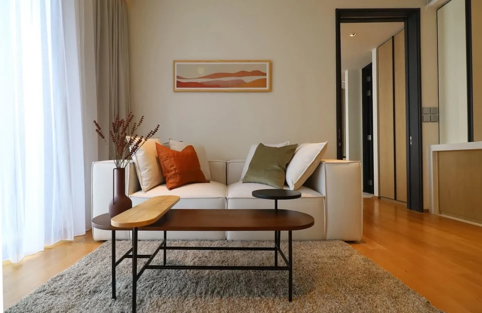 For rent: Beatniq Sukhumvit 32, high floor room, spacious and comfortable, built-in decoration, looks very good, must book.