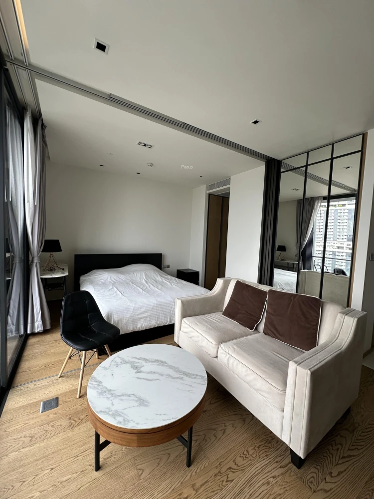 Luxury Studio apartment for rent at Beatniq Sukhumvit 32. Fully furnished with city views from a high floor. Book now! images