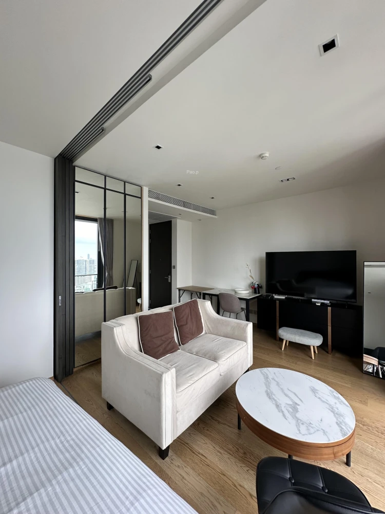 Luxury Studio apartment for rent at Beatniq Sukhumvit 32. Fully furnished with city views from a high floor. Book now!