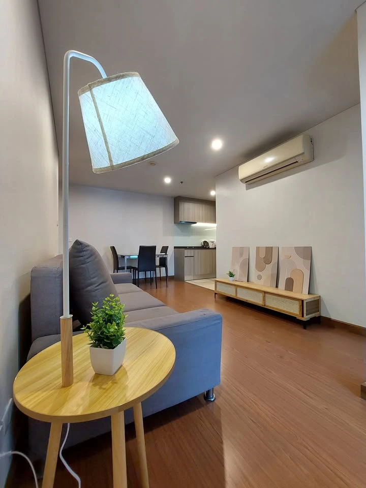 For rent: Belle Grand Rama 9, 1 bedroom, spacious living area, fully furnished, unblocked city view. Book now!