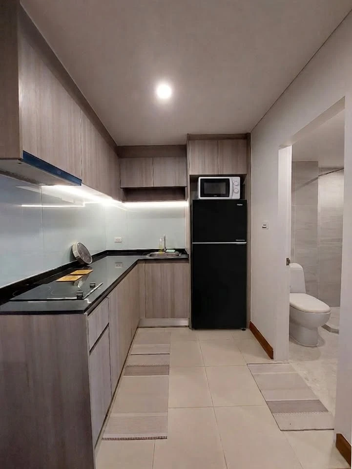 For rent: Belle Grand Rama 9, 1 bedroom, spacious living area, fully furnished, unblocked city view. Book now!