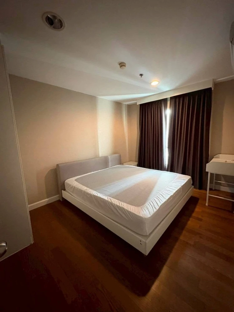 For rent: Belle Grand Rama 9, 2 bedrooms, spacious living area, great location, convenient transportation. Don't miss out!