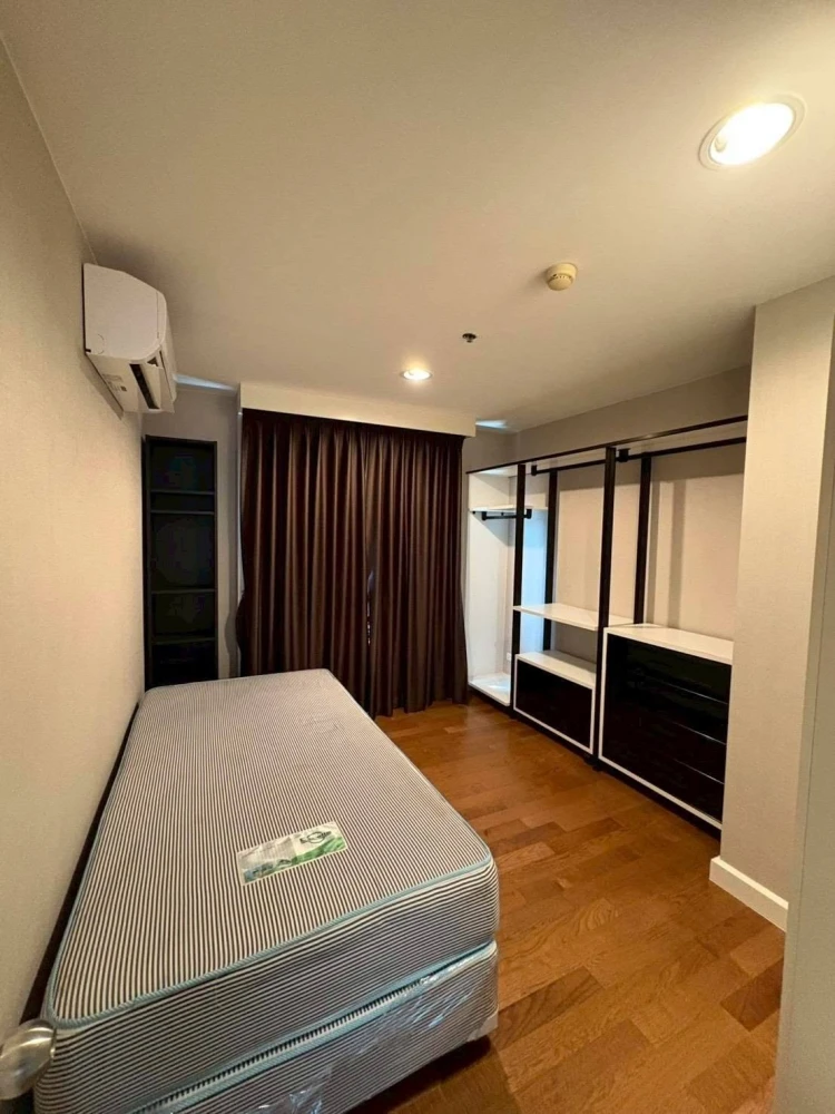 For rent: Belle Grand Rama 9, 2 bedrooms, spacious living area, great location, convenient transportation. Don't miss out!