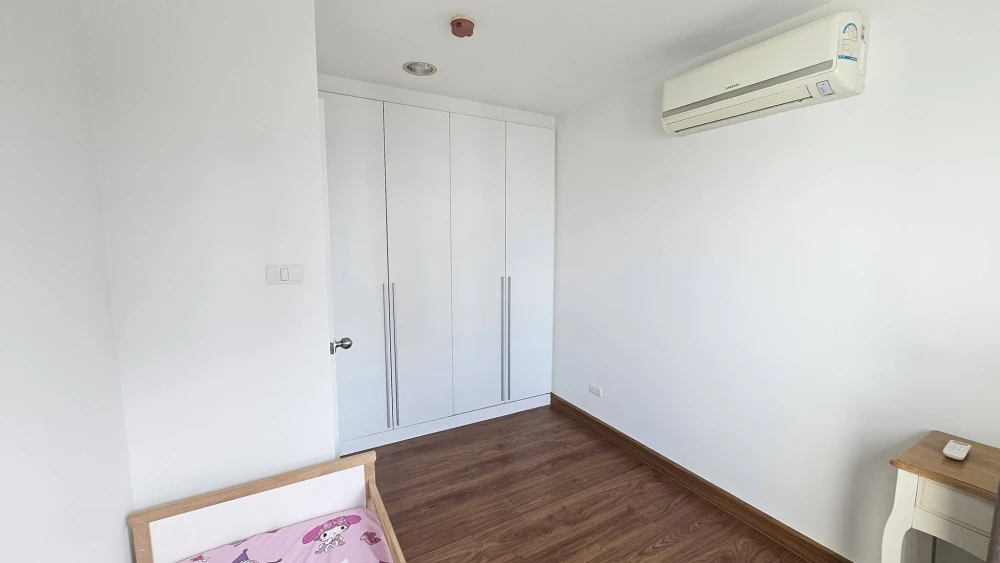 For rent: Belle Grand Rama 9, 2 bedrooms, spacious living area, fully furnished with complete amenities. Book now!