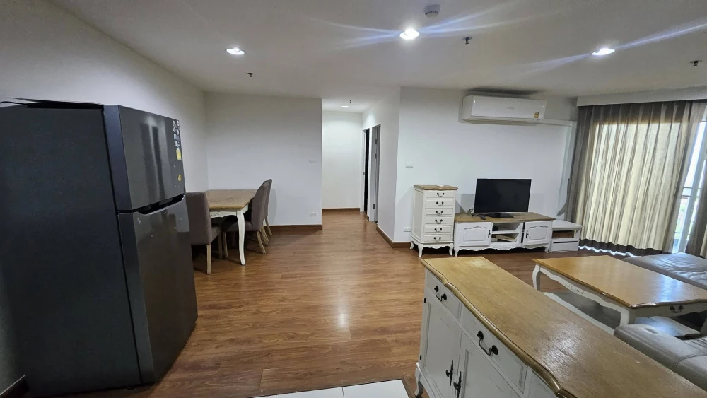 For rent: Belle Grand Rama 9, 2 bedrooms, spacious living area, fully furnished with complete amenities. Book now!