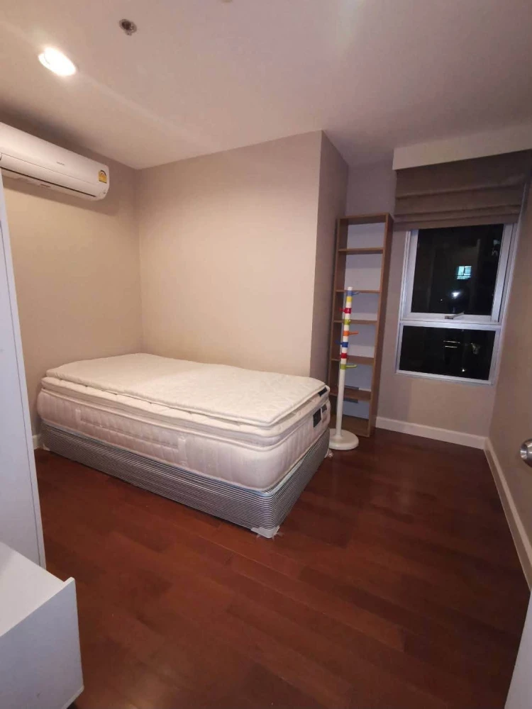 For rent: Belle Grand Rama 9, 3 bedrooms, 2 bathrooms, garden view, spacious living area, home-like atmosphere. Book now!