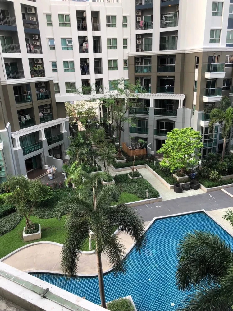 For rent: Belle Grand Rama 9, 3 bedrooms, 2 bathrooms, garden view, spacious living area, home-like atmosphere. Book now!
