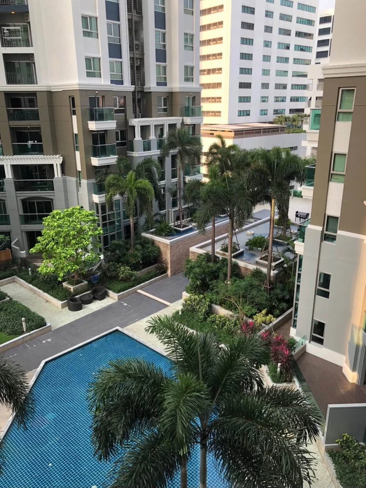 For rent: Belle Grand Rama 9, 3 bedrooms, 2 bathrooms, garden view, spacious living area, home-like atmosphere. Book now!