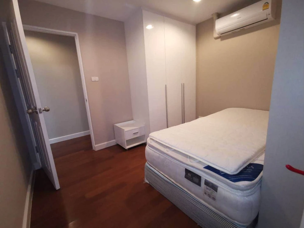 For rent: Belle Grand Rama 9, 3 bedrooms, 2 bathrooms, garden view, spacious living area, home-like atmosphere. Book now!