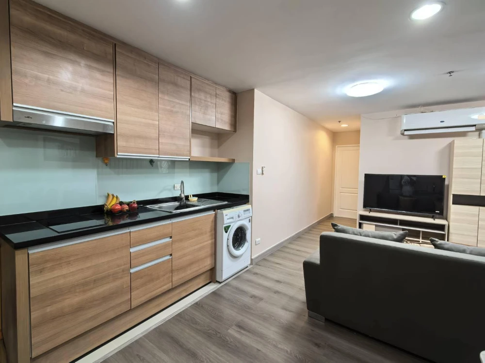 For rent: Belle Grand Rama 9, located on the 16th floor, Building C2. Fully furnished and ready to move in.