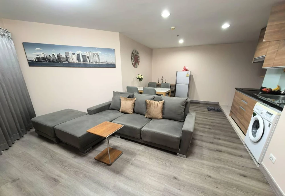 For rent: Belle Grand Rama 9, located on the 16th floor, Building C2. Fully furnished and ready to move in.