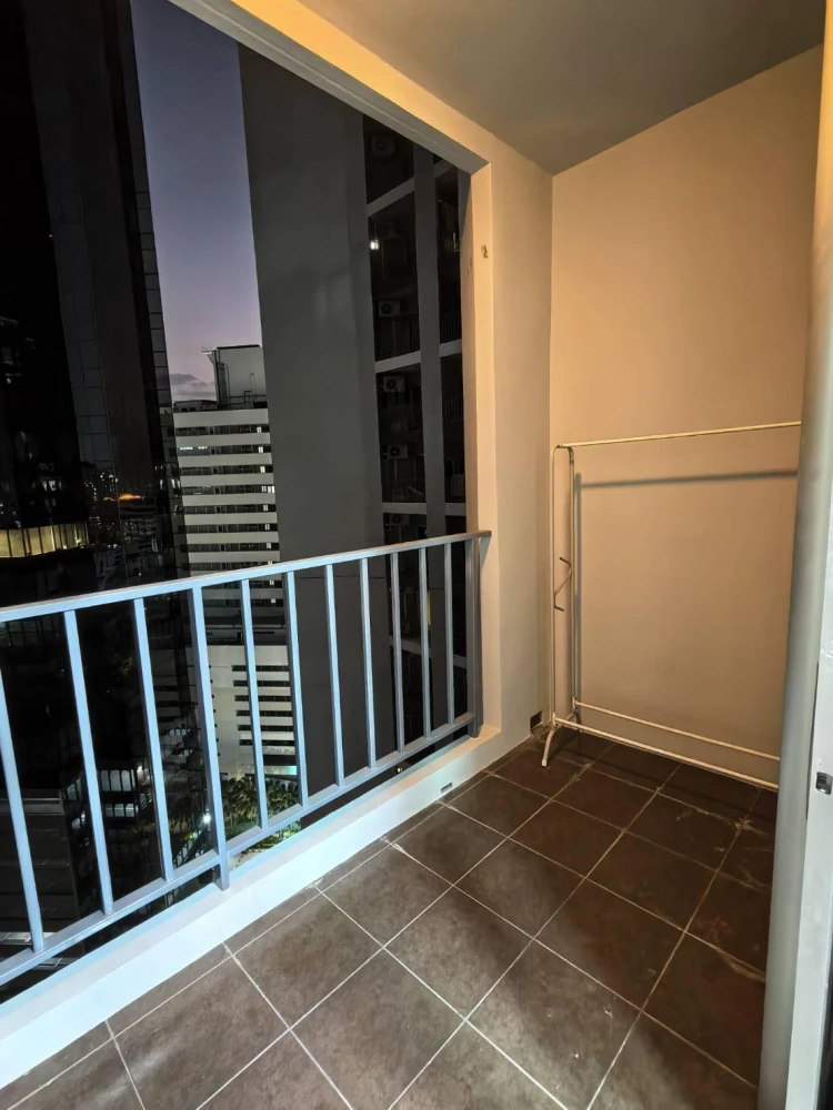 For rent: Belle Grand Rama 9, located on the 16th floor, Building C2. Fully furnished and ready to move in.