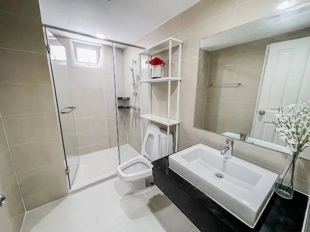 For rent: Belle Grand Rama 9. Spacious room with ample living space and complete amenities. Book now, don't miss out!