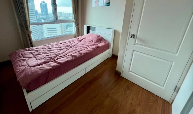 Belle Grand Rama 9 unit for rent—inviting and fully furnished. Book now if interested!