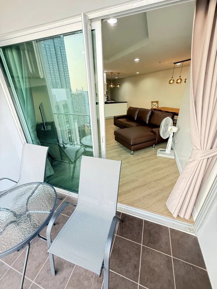 For rent: Belle Grand Rama 9, ready to move in, high floor, fully furnished, spacious and comfortable. Book now!
