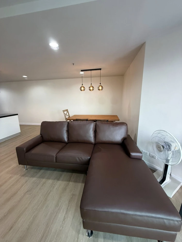 For rent: Belle Grand Rama 9, ready to move in, high floor, fully furnished, spacious and comfortable. Book now!