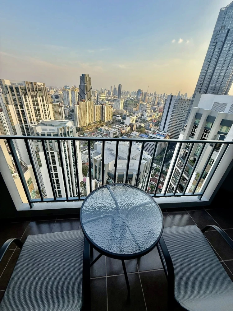 For rent: Belle Grand Rama 9, ready to move in, high floor, fully furnished, spacious and comfortable. Book now!
