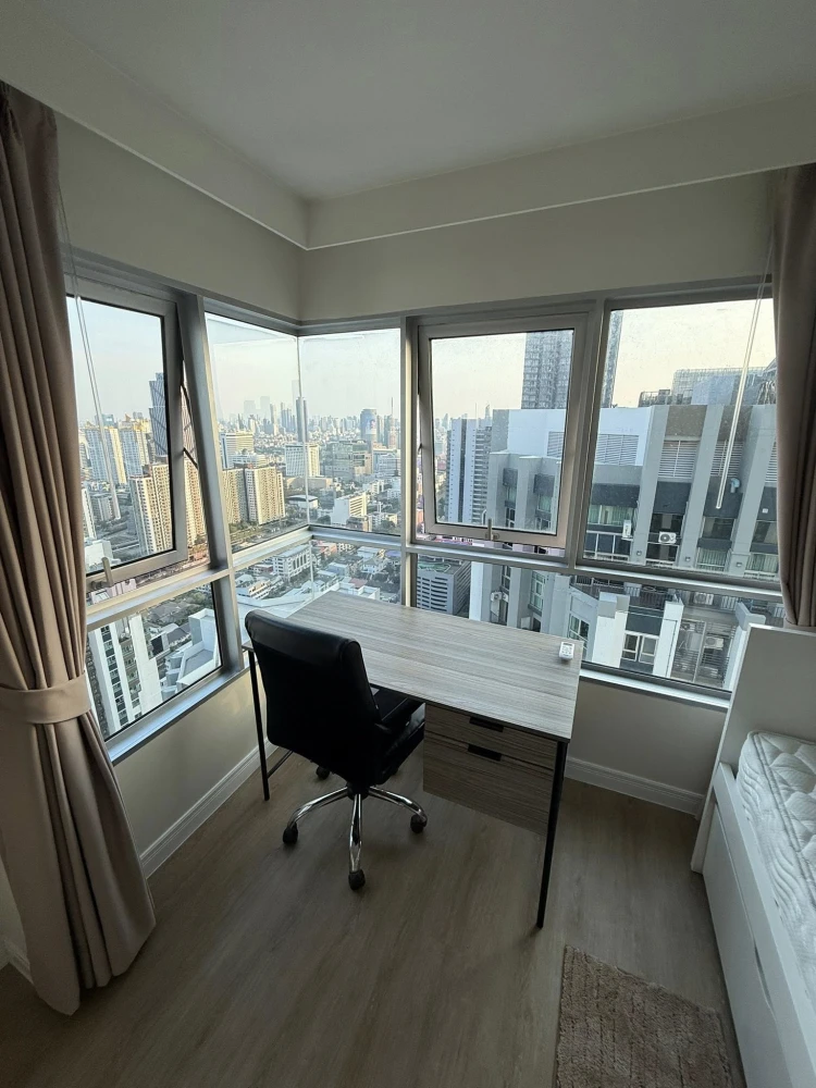 For rent: Belle Grand Rama 9, ready to move in, high floor, fully furnished, spacious and comfortable. Book now!