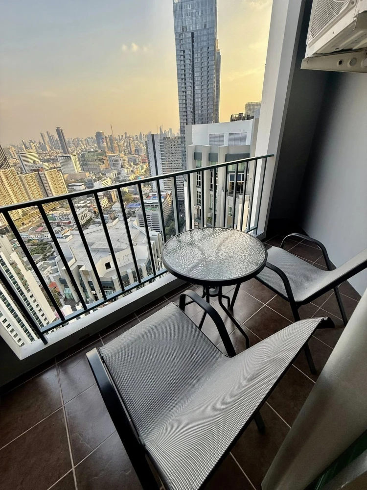 For rent: Belle Grand Rama 9, ready to move in, high floor, fully furnished, spacious and comfortable. Book now!