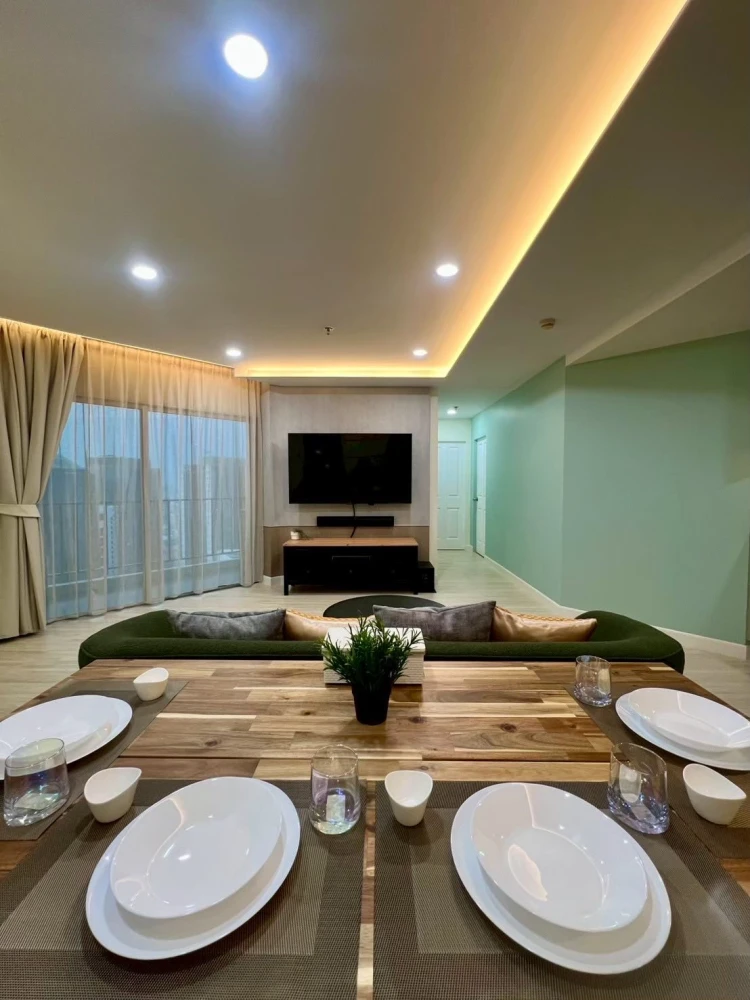 For rent: Belle Grand Rama 9, beautiful unit, ready to move in, city view, high floor, fully furnished with appliances.