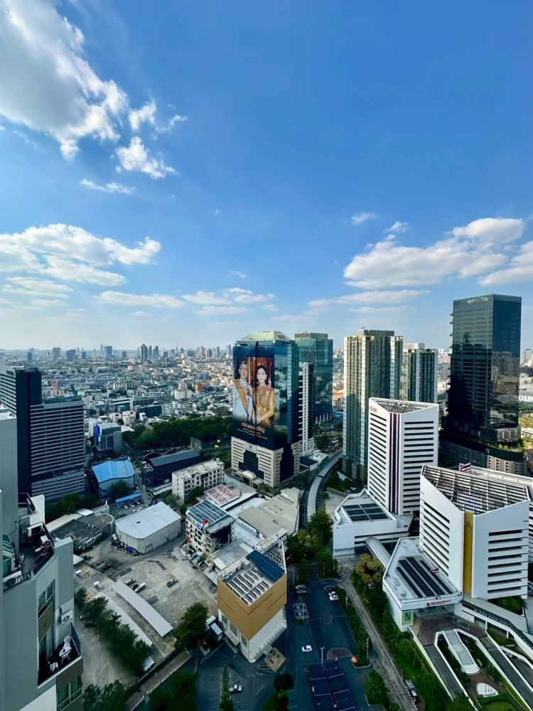 For rent: Belle Grand Rama 9, beautiful unit, ready to move in, city view, high floor, fully furnished with appliances.
