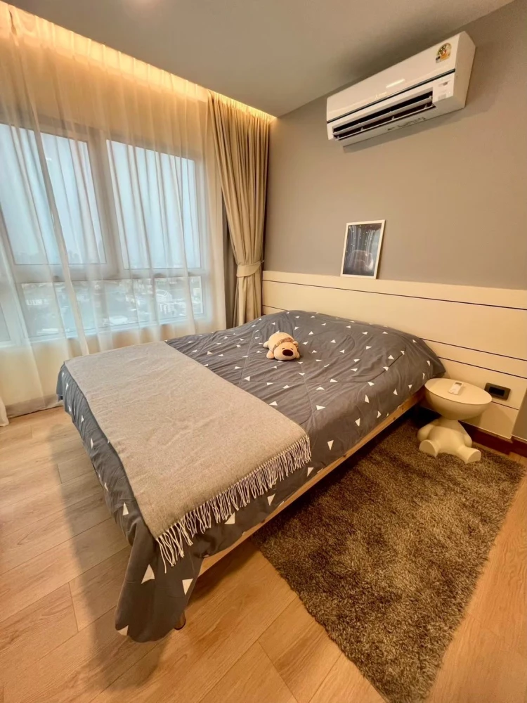 For rent: Belle Grand Rama 9, beautiful unit, ready to move in, city view, high floor, fully furnished with appliances.
